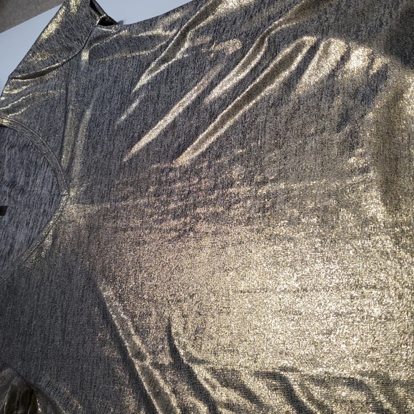 White House Black Market Metallic Gold V-Neck Tee XS - Picture 8 of 8
